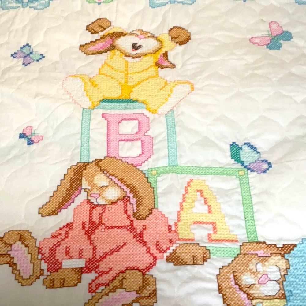 💕🐇Janlynn Quilted baby crib cover. Hand cross stitched early 1993 vintage